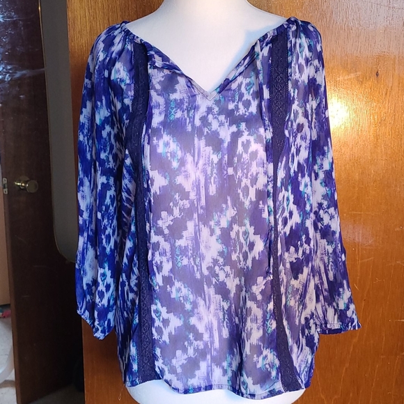 Express Top/Blouse - Picture 2 of 9